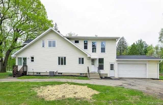 2427 E MOUNT HOPE Avenue photos photos