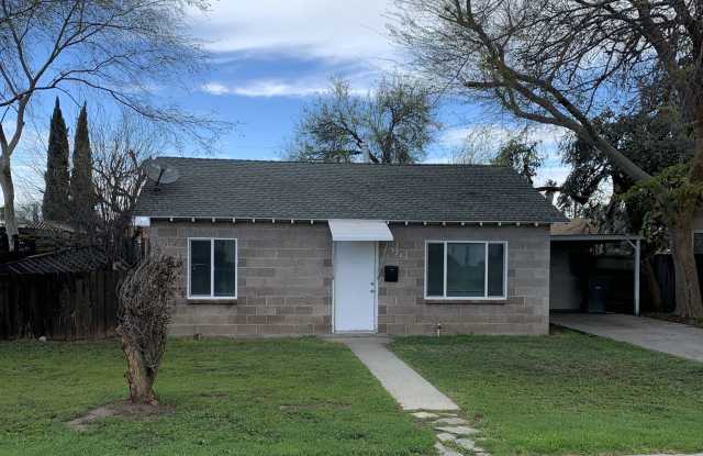 2 Bedroom 1 Bath Home - 322 Walnut Street, Lemoore, CA 93245