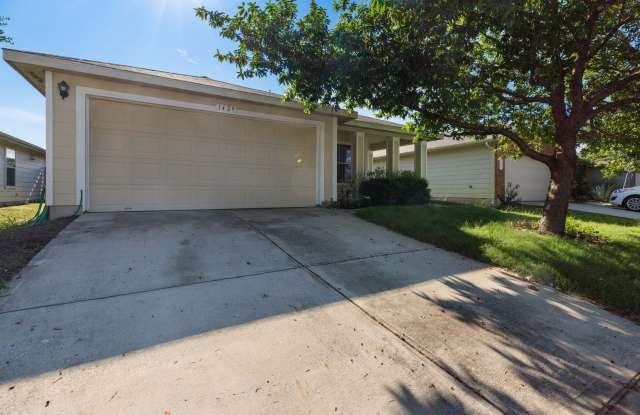 Updated 4/BR 2/BA Home Minutes from Downtown! Gallery 3