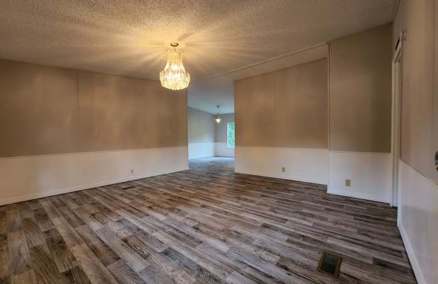 3 Bed 2 Bath 2 Garage/Workshop and Fenced photos photos