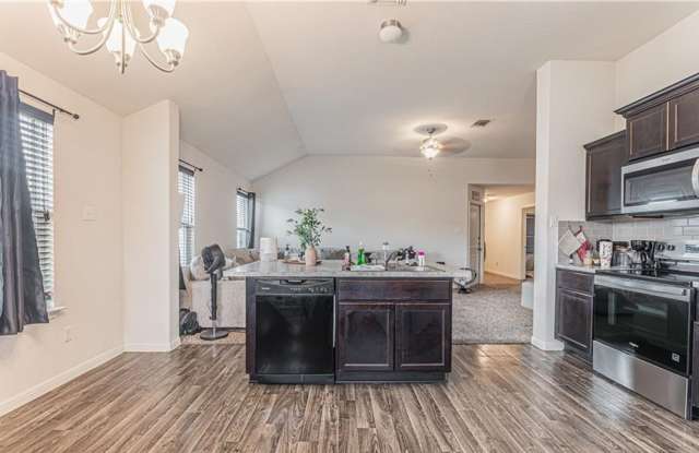 3-bedroom 2-bathroom house! Gallery 3