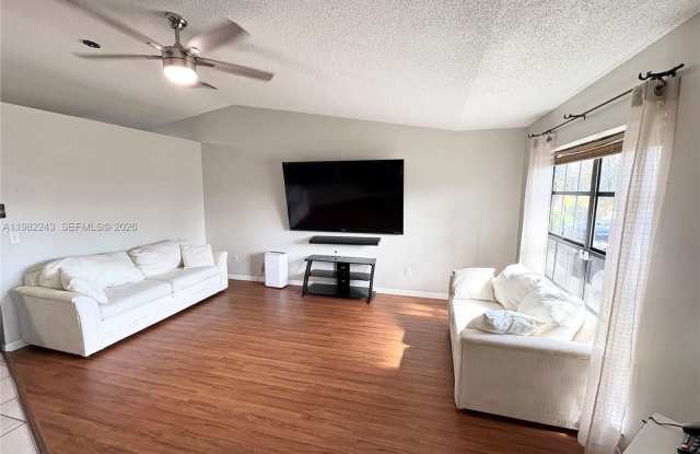 581 SW Banks Ter photos photos