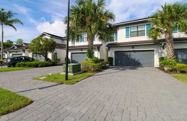 ***BEAUTIFUL-UNFURNISHED ANNUAL RENTAL***NORTH NAPLES***VANDERBILT RESERVE*** Gallery 1