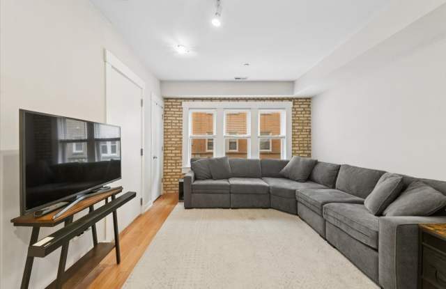 2541 Prairie Avenue Gallery 2