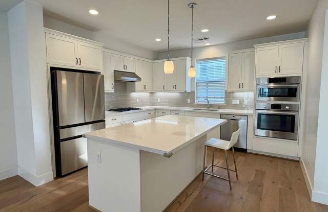 Downtown 3 Bedroom 3 bath in Fremont! Gallery 1