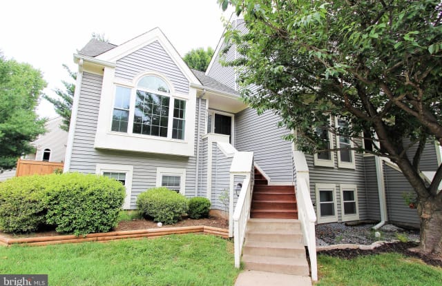 6101 STONEPATH CIRCLE - 6101 Stonepath Circle, Centreville, VA 20120