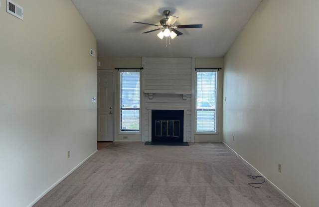 2 bedroom, 1 bath Duplex Gallery 2