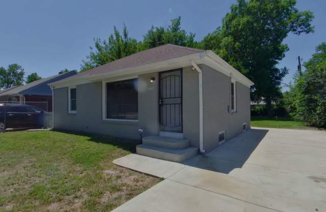 2027 N Spruce Ave photos photos