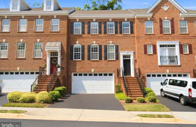 20283 CENTER BROOK Square Gallery 1