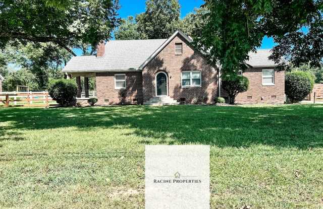 Beautiful Home Just Listed in Clinton, SC! Gallery 1