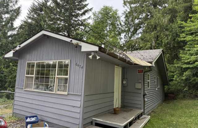 Two Bedroom One Bathroom House for Rent with Large Yard photos photos