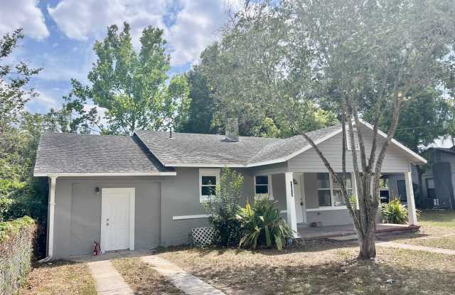 **Large (4BR/1BA) Dade City Home** - 37524 Florida Avenue, Dade City, FL 33525