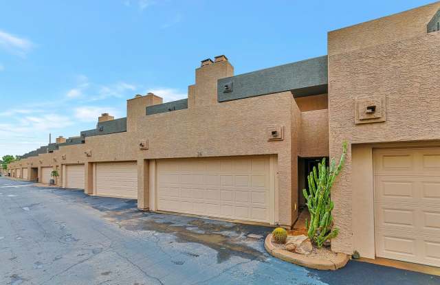 Spacious 3 bed 2.5 bath Townhome located in Scottsdale Greens - 3030 Hayden Road, Scottsdale, AZ 85251