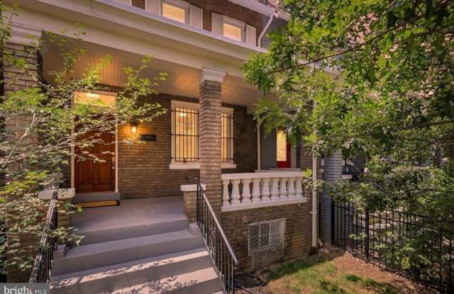 2212 N CAPITOL Street NW Gallery 1