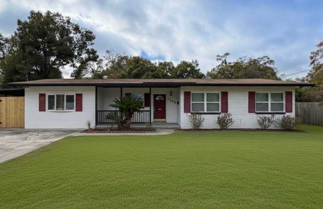Comfortable 4-Bedroom Arlington Home with Private Fenced Yard - 1842 Paine Avenue, Jacksonville, FL 32211