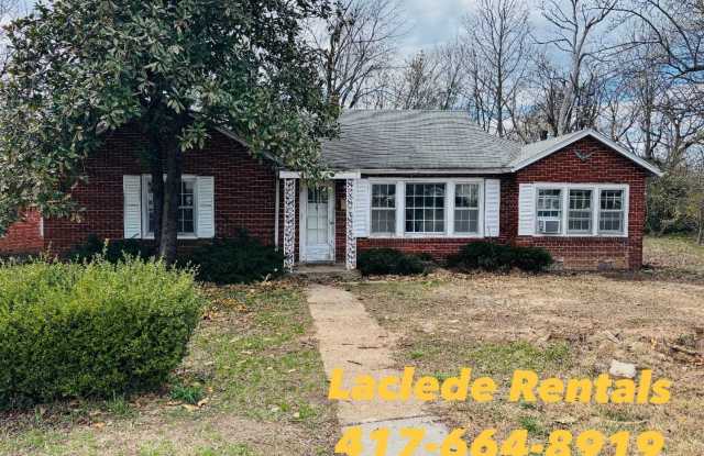 3 BEDROOM 1 BATHROOM HOUSE FOR RENT - 416 Perry Street, Lebanon, MO 65536