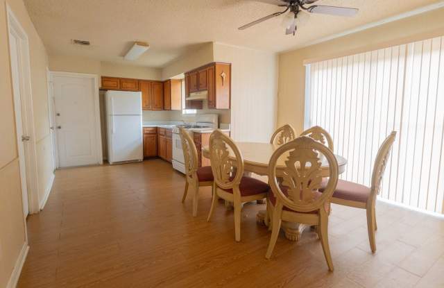 Charming 4BR House in Live Oak Gallery 3