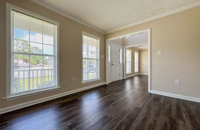 Charming 3 Bed 2.5 Bath Hope Mills Home Gallery 3