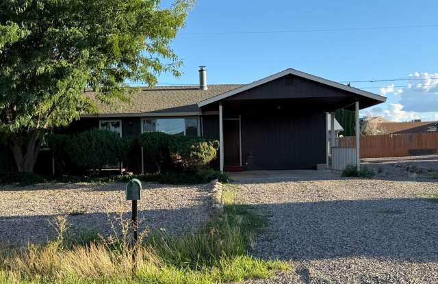 3 Bedroom, 2 bath home located in the heart of Prescott Valley. photos photos