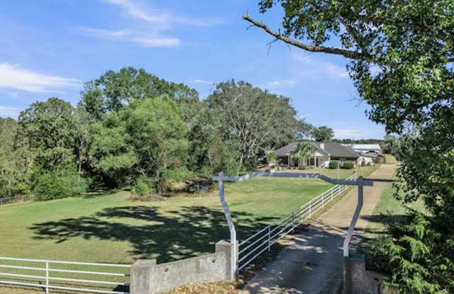 4/2 on 2 acreas Longview ISD - 2370 Big Woods Road, Gregg County, TX 75605