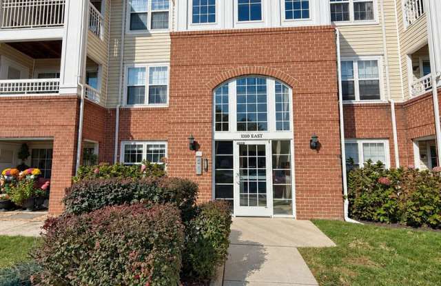 Bright Top-Floor Condo with Vaulted Ceilings and a Covered Balcony Gallery 1