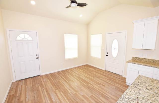 1010 N Eva Gallery 4