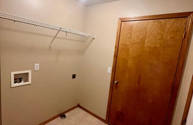 3 bedroom 2 bath home in Ozark!  AVAILABLE NOW! Gallery 3