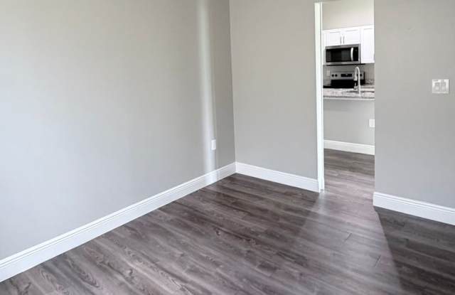 $200 off 2nd months rent! Like New 2 Bedroom 2 Bath w/ den and garage! Gallery 3