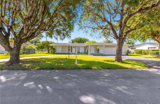 8010 SW 139th Ter Gallery 3
