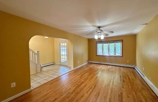 4 bedrooms, 3.5 bathrooms Gallery 3