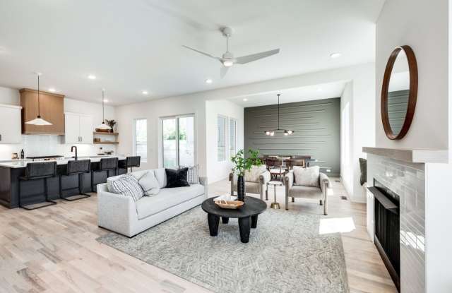 Walkable East Nashville Luxury With Private Courtyard & Tesla Charger Gallery 1