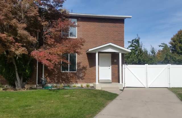 Beautifully updated town home with fenced backyard. photos photos Beautifully updated town home with fenced backyard. photos photos