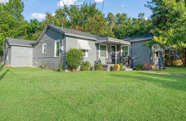 660 16th Street SE - 660 16th Street Southeast, Paris, TX 75460