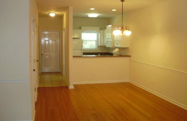 Nice Townhouse in a great location... Gallery 4