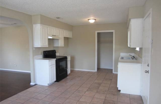 468 Lakeside Drive Gallery 3