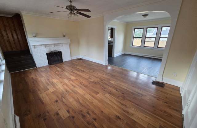 2 Bedroom Home - Northwest Rockford - 1712 Vernon Street, Rockford, IL 61103