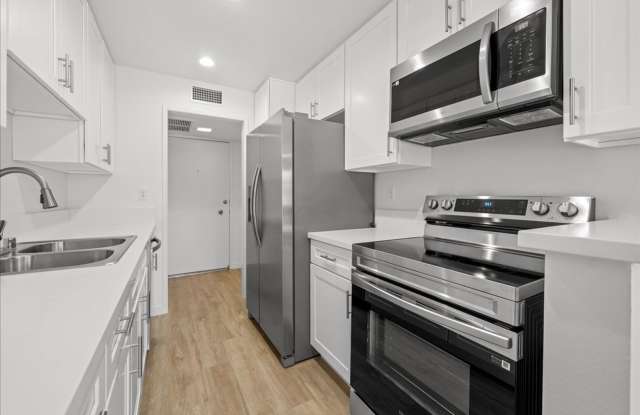 Bright and Spacious Top-Floor Condo in Prime South Pasadena photos photos