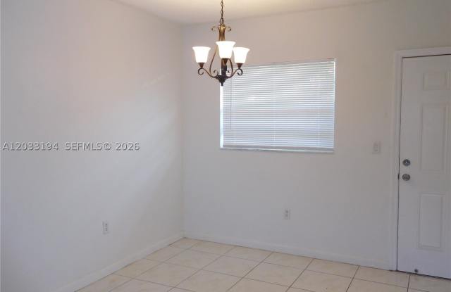 2790 NE 201st Ter Gallery 3