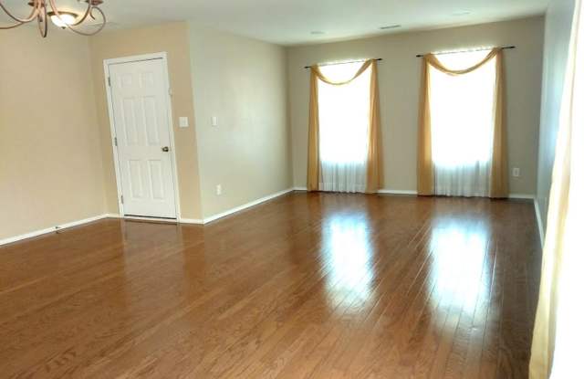 Spacious Wynston Subdivision Home with Loft, Screened Porch & Fenced Backyard Gallery 3