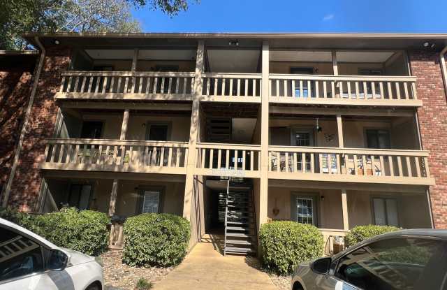 Updated 1 bed 1 bath, great location! Gallery 1