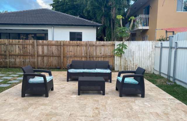 3670 SW 12th St photos photos