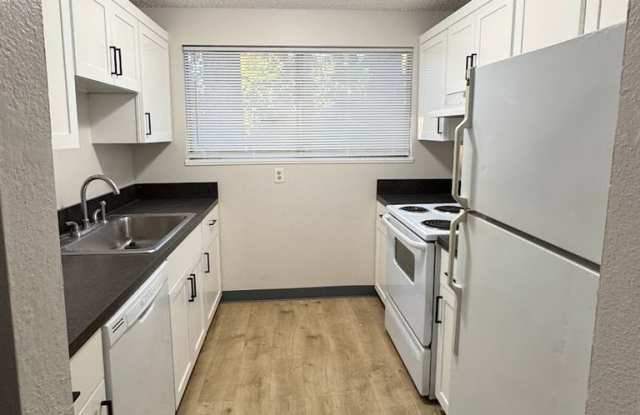 Renovated 3 bed, 2 bath Townhouse Style Duplex with Garage photos photos Renovated 3 bed, 2 bath Townhouse Style Duplex with Garage photos photos