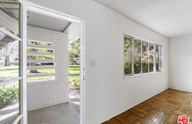 5165 Village Grn Gallery 3