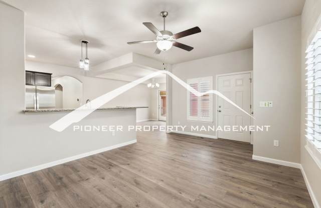 Spacious 4bd, 3 Full Bath Gold Hill Mesa Villa with Main Floor Living with AC and 2 Car Garage Gallery 3