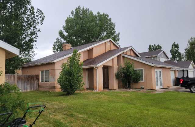 4 bed Single Family Home Close to Iron Springs Elem. photos photos