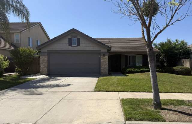 Available Now! Spacious home located in North Merced photos photos