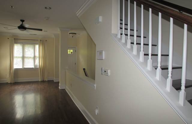 100 N Laurel Avenue #112 Gallery 4