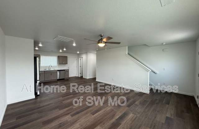 1035 W Madison Dr Gallery 3