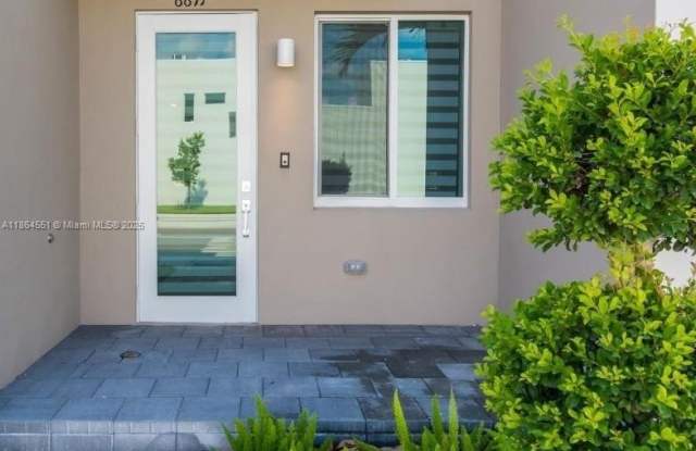 6671 NW 104th Ave photos photos