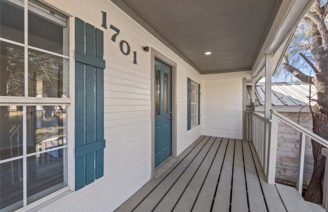 1701 E Lake Drive Gallery 3